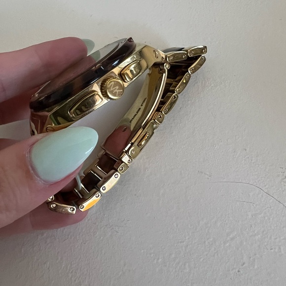 Michael Kors Tribeca Tortoise Watch - Picture 8 of 8